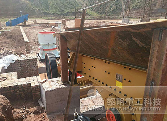 礦山機(jī)械設(shè)備作業(yè)現(xiàn)場(chǎng)